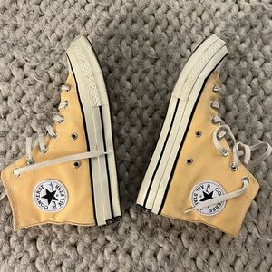 Baby yellow Converse